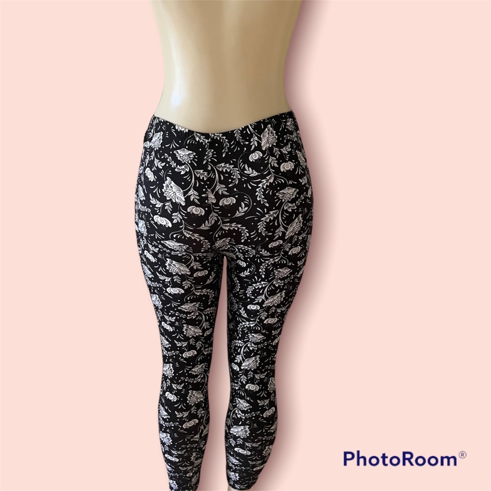 NWT Chrome B&W Floral Leggings Size M - Picture 3 of 6